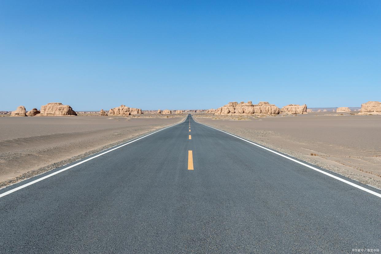沙海長龍 中衛沙漠公路與鐵路的壯美交響